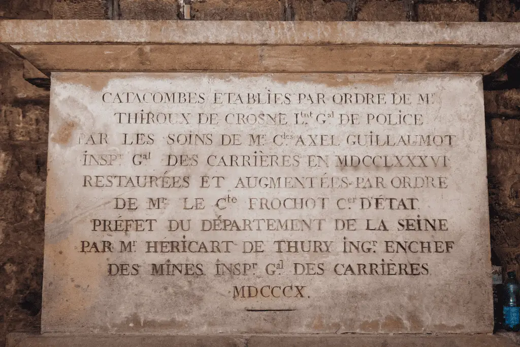 Les_Catacombes_de_Paris-Leon_Grosse__1_.png
